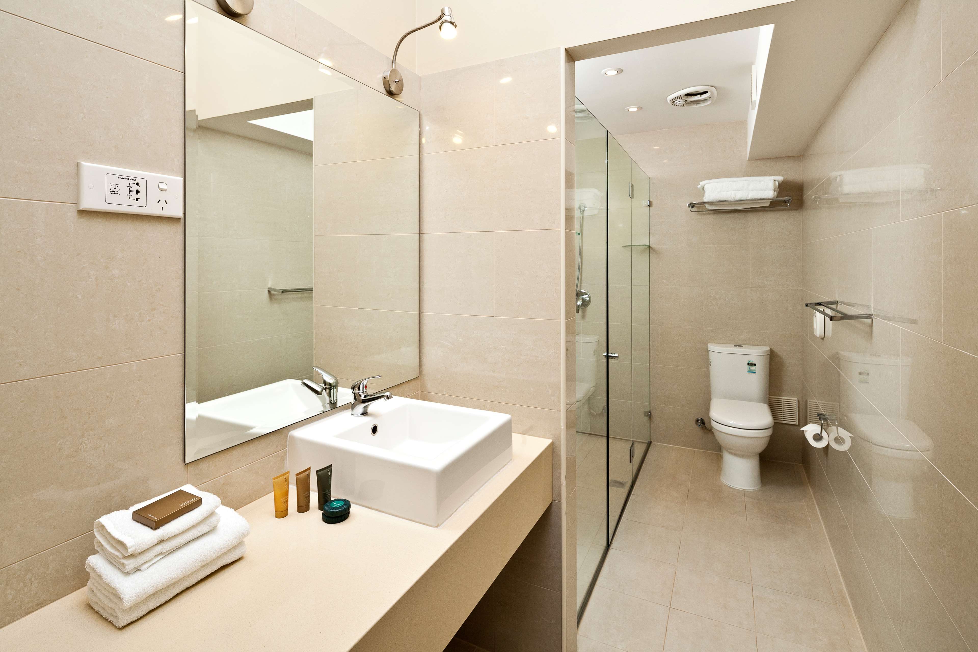 Best Western Plus Hotel Stellar Room Type - Apartment - 3 King 1 Single Bed, Non-Smoking, Three Bedrooms, Full Kitchen, Oversized Sitting Area, Best Western Plus Hotel Stellar Room Type - Apartment - 3 King 1 Single Bed, Non-Smoking, Three Bedrooms, Full Kitchen, Oversized Sitting Area,