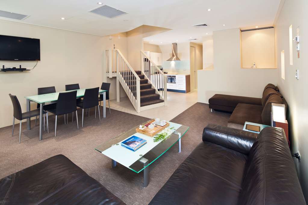 Best Western Plus Hotel Stellar-guestroom-Guest Room,Dining Room/Area,Living Area,Sitting area,Suite,On-Site.jpg
