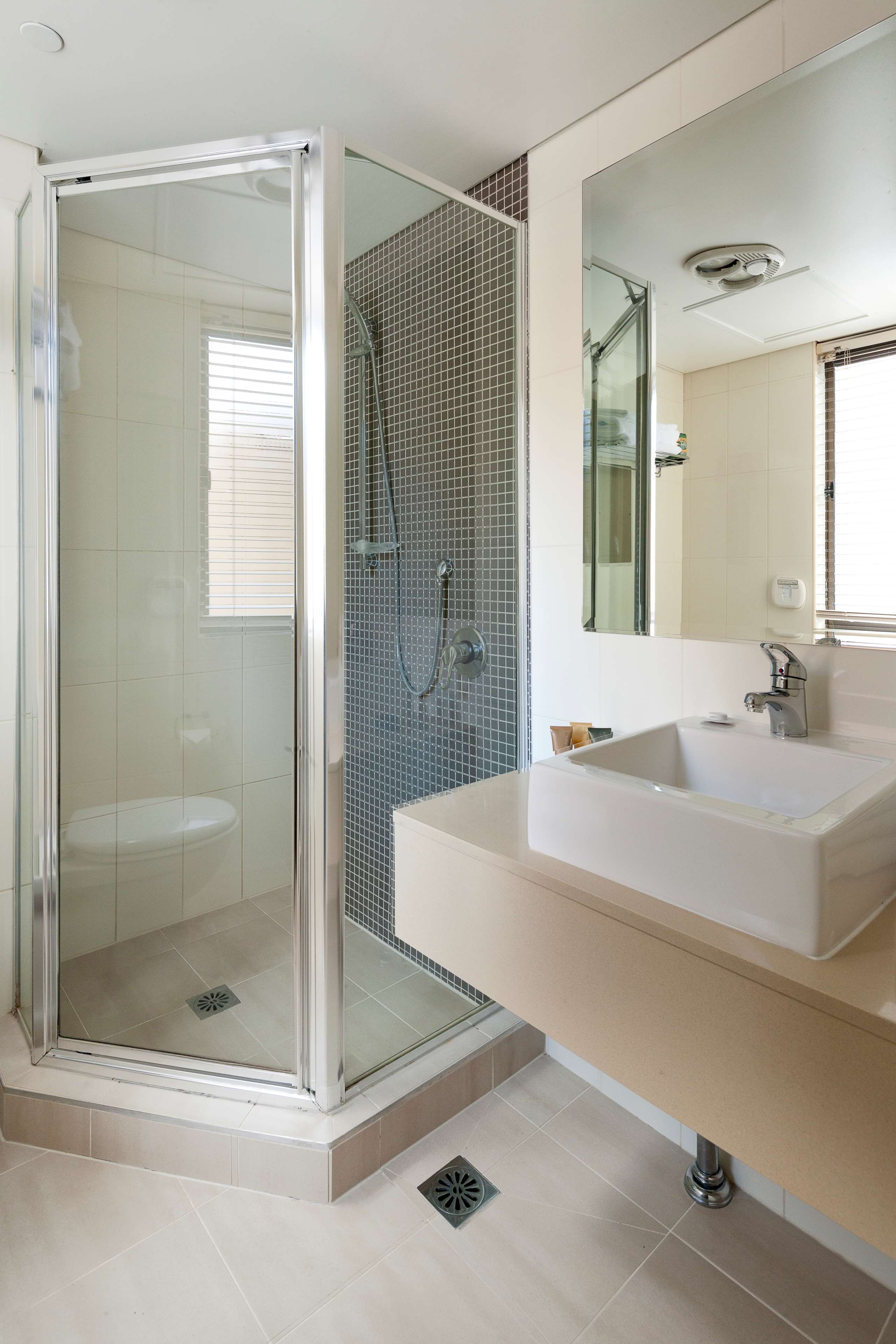 Best Western Plus Hotel Stellar Room Type - 2 Queen Beds, Non-Smoking, Family Room, Kitchenette, Cable Tv, Free Wi-Fi