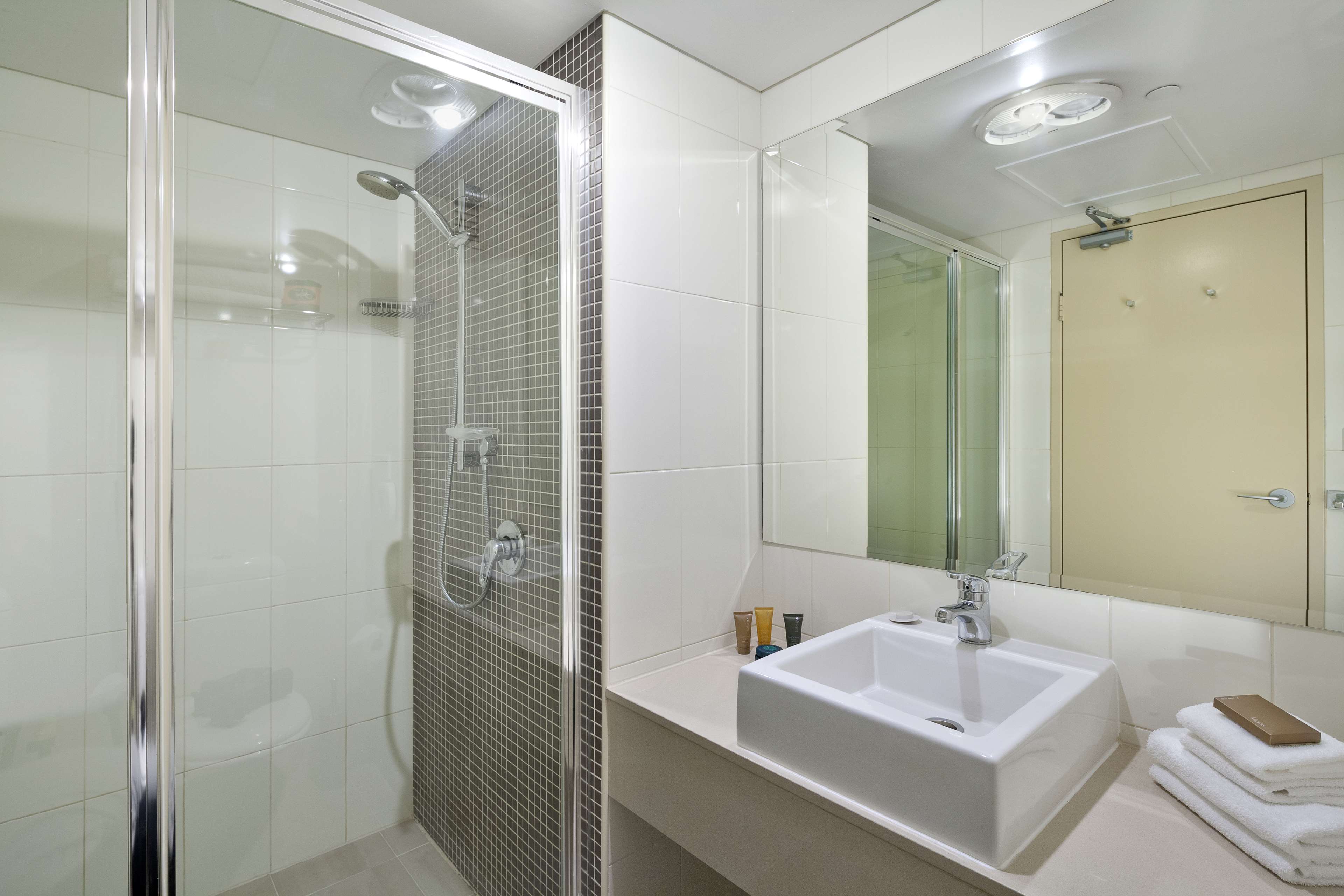Best Western Plus Hotel Stellar Room Type - 1 King Bed, Non-Smoking, Deluxe Room, Kitchenette, Sofa, Work Desk, Free Wi-Fi Best Western Plus Hotel Stellar Room Type - 1 King Bed, Non-Smoking, Deluxe Room, Kitchenette, Sofa, Work Desk, Free Wi-Fi