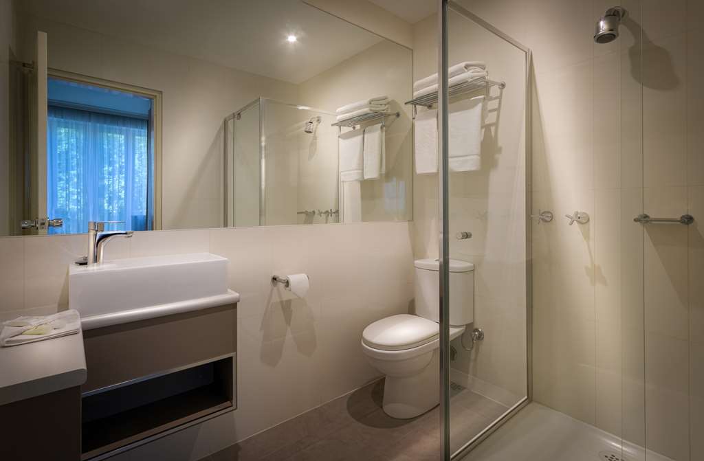 Best Western Plus Travel Inn Hotel-guestroom-Guest Room,Bathroom,On-Site.jpg