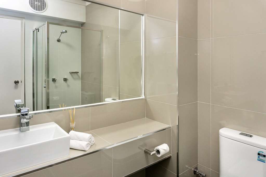 Best Western Kimba Lodge Motel-guestroom-Guest Room,Bathroom,Bed,On-Site.jpg