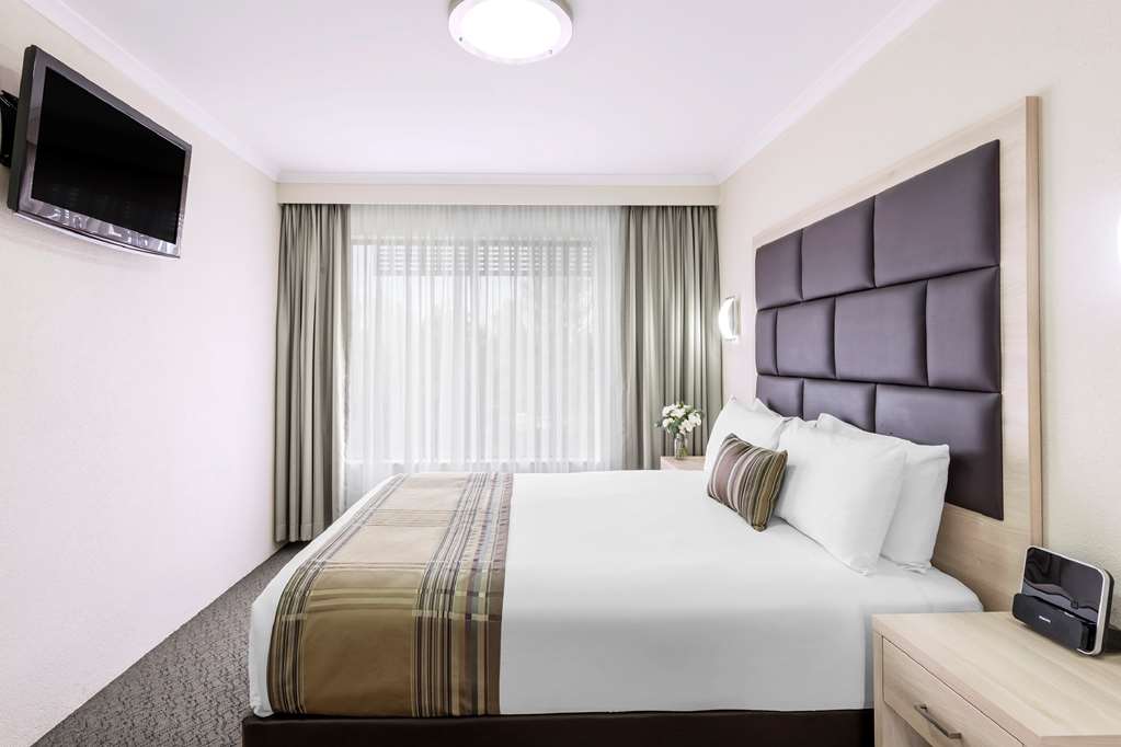 Garden City Hotel, BW Signature Collection-guestroom-Guest Room,Suite,On-Site.jpg
