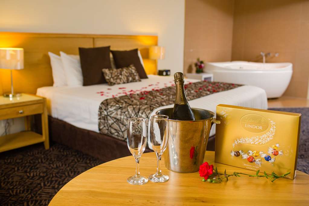 Best Western Plus Hovell Tree Inn-guestroom-Guest Room,Suite,On-Site.jpg
