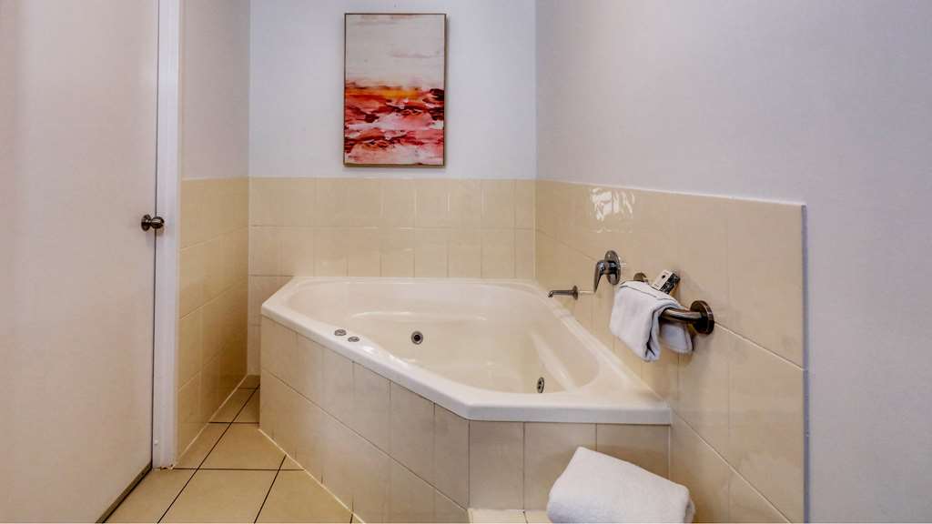 Best Western Caboolture Gateway Motel-guestroom-Guest Room,Bathroom,On-Site.jpg