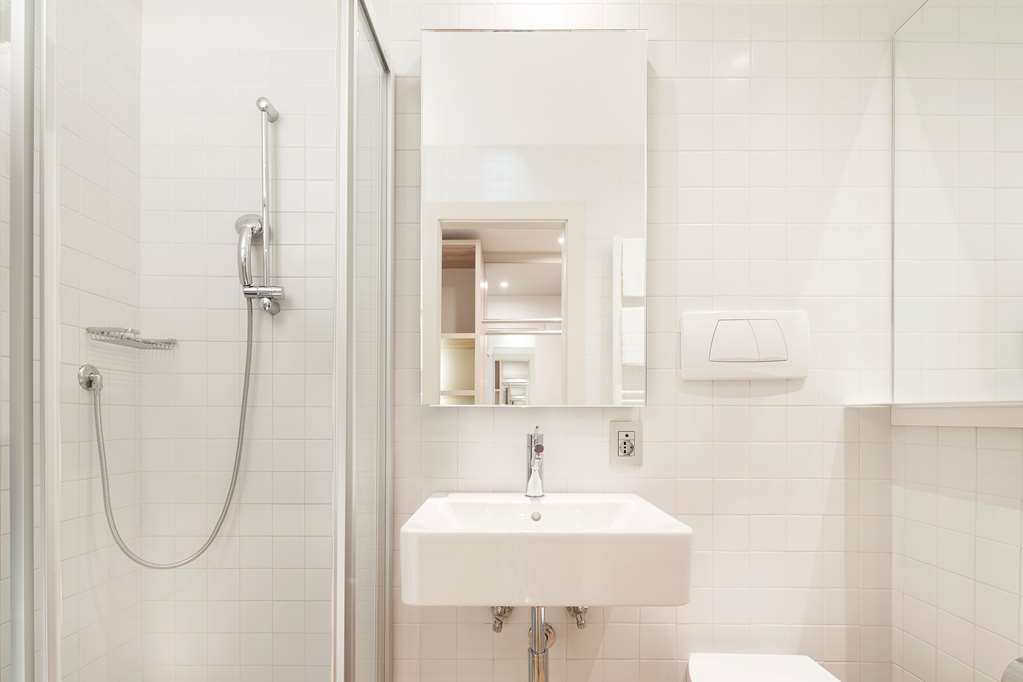 Best Western Plus Park Hotel Pordenone-guestroom-Guest Room,Bathroom,On-Site.jpg