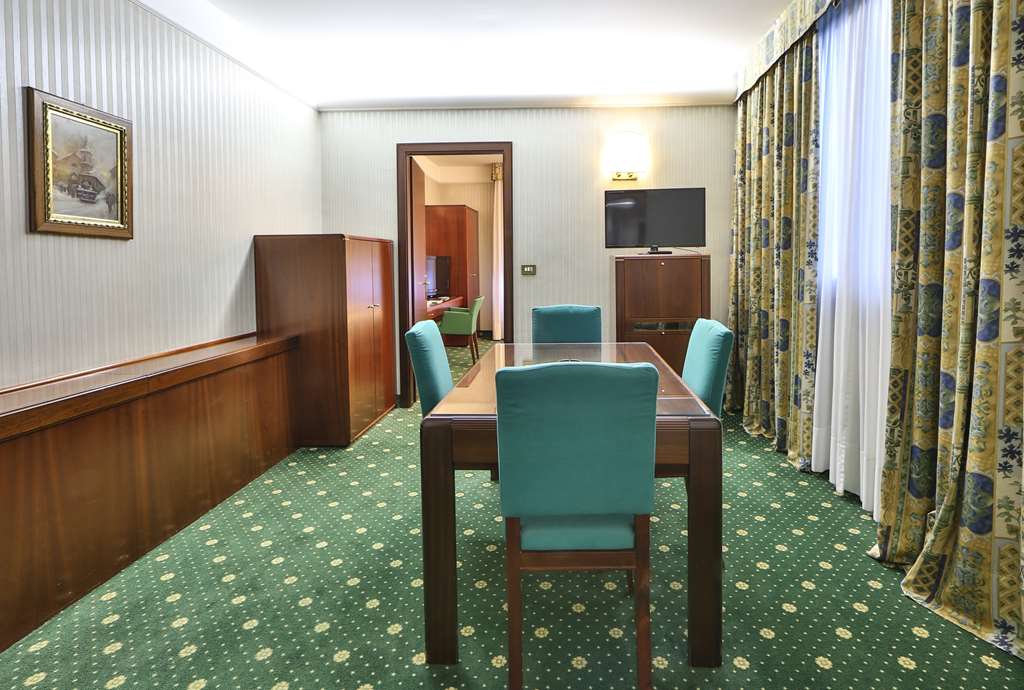 Hotel Astoria, Sure Hotel Collection by Best Western-guestroom-Guest Room,Suite,Indoor/Interior,On-Site.jpg