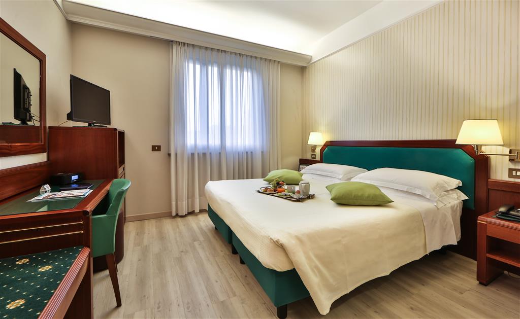 Hotel Astoria, Sure Hotel Collection by Best Western-guestroom-Guest Room,Bed,Indoor/Interior,On-Site.jpg
