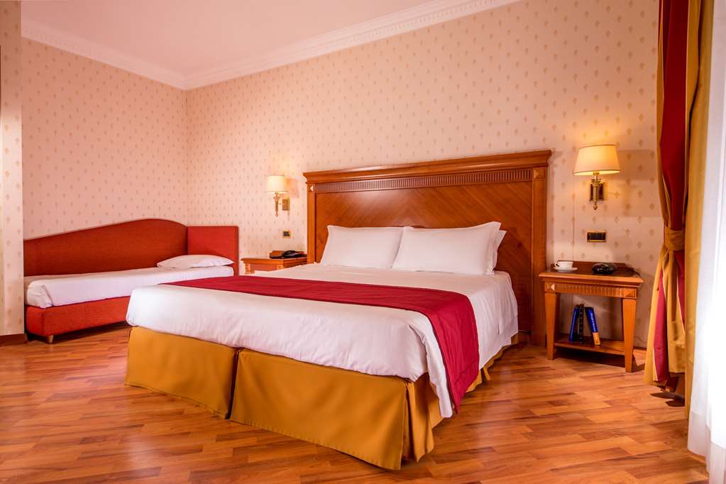 Best Western Hotel Viterbo-guestroom-Guest Room,Bed,King bed,Indoor/Interior,On-Site.jpg