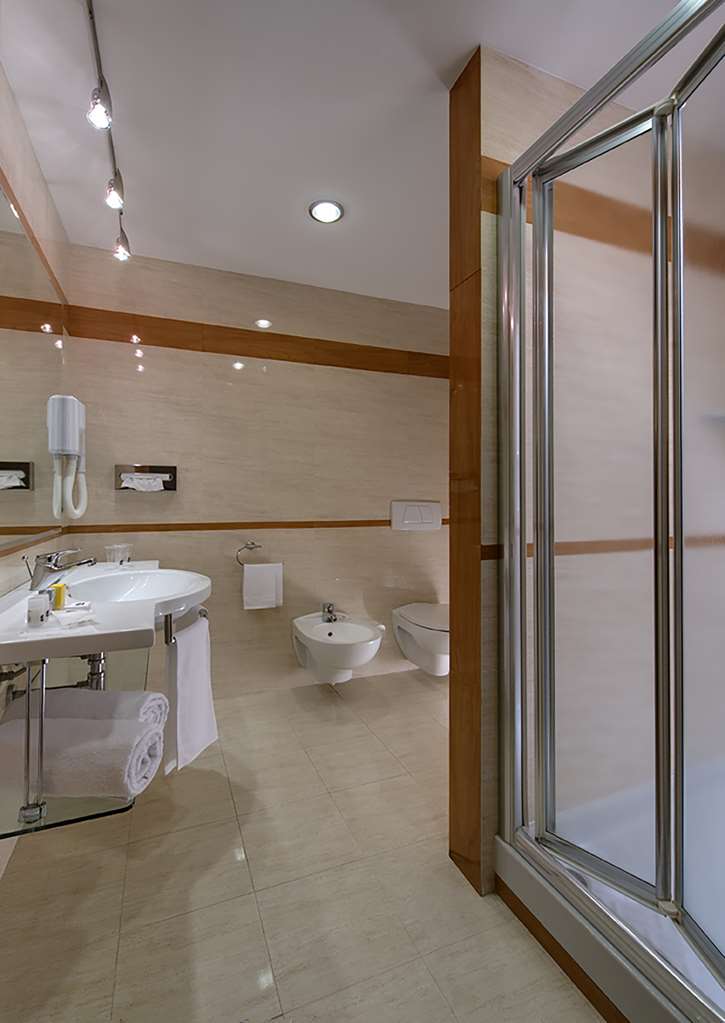 Best Western Hotel Viterbo-guestroom-Guest Room,Bathroom,On-Site.jpg