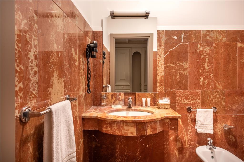 Best Western Hotel Stella D'Italia-guestroom-Guest Room,Bathroom,On-Site.jpg