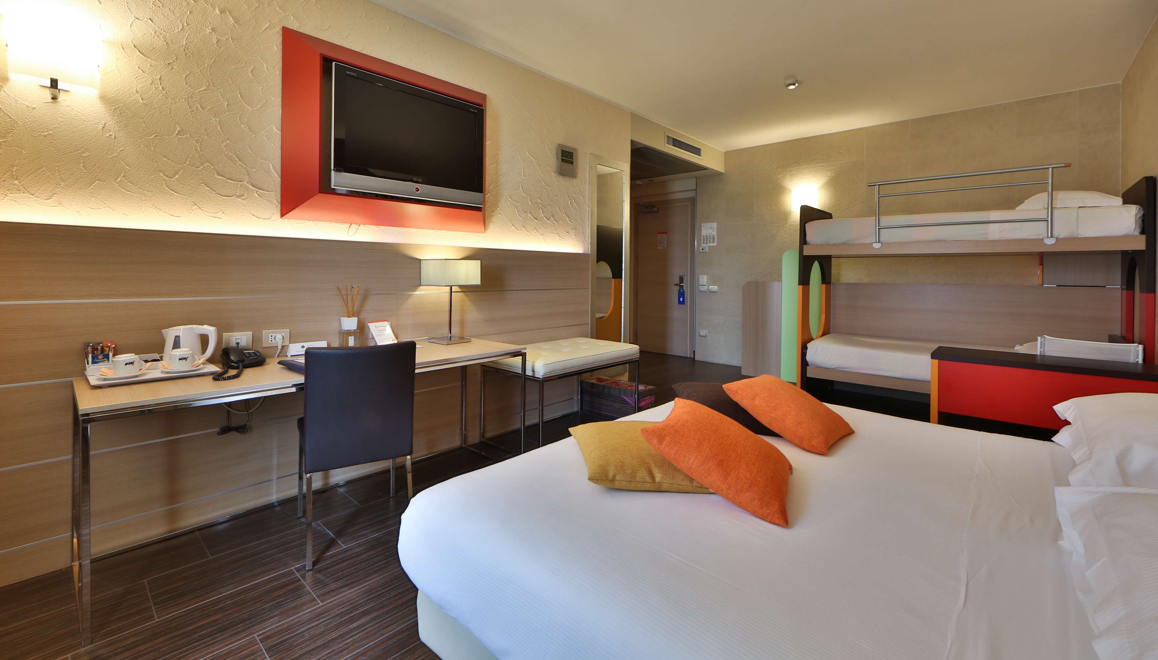 Best Western Plus Soave Hotel Room Type - 1 King Bed, Non-Smoking, Deluxe Room, Sofabed, Cromotherapy Best Western Plus Soave Hotel Room Type - 1 King Bed, Non-Smoking, Deluxe Room, Sofabed, Cromotherapy