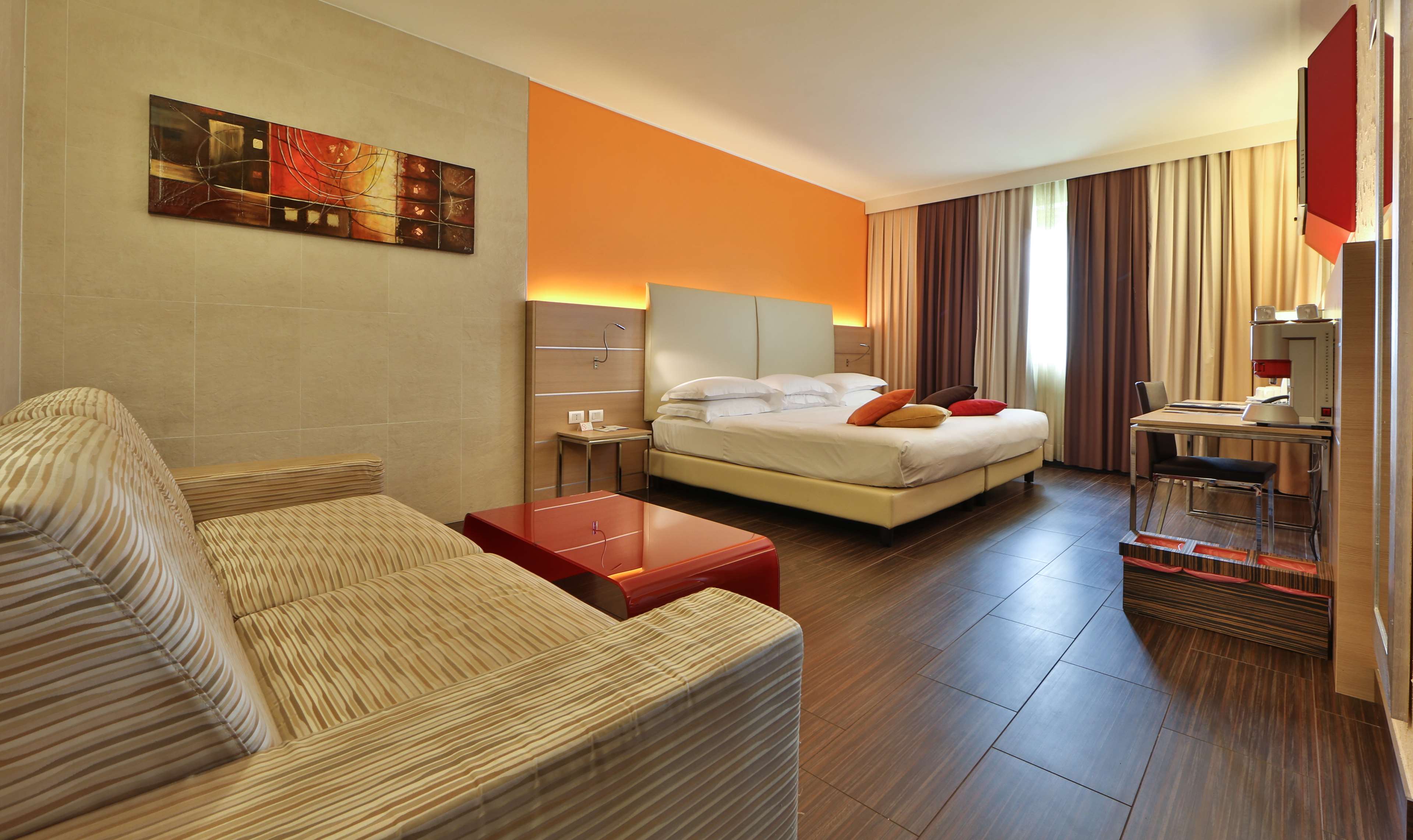 Best Western Plus Soave Hotel Room Type - 1 King Bed, Non-Smoking, Deluxe Room, Cromotherapy Best Western Plus Soave Hotel Room Type - 1 King Bed, Non-Smoking, Deluxe Room, Cromotherapy