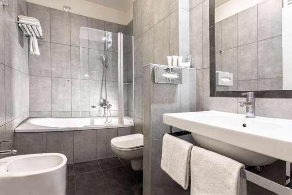 Guest Room,Bathroom,Tub,On-Site