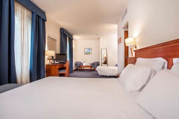 Guest Room,Bed,On-Site,Sofabed