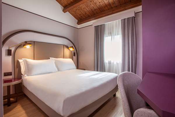 Guest Room,King bed,On-Site