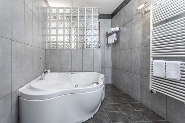 Guest Room,Bathroom,Suite,On-Site