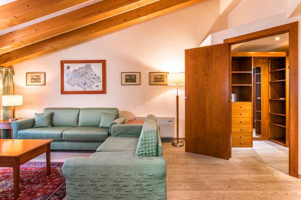 Guest Room,Guest Room Amenity,Living Area,Sitting area,Suite,On-Site