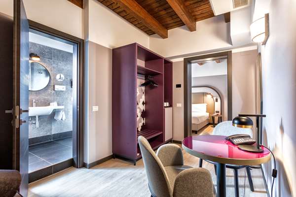 Guest Room,Bed,Guest Room Amenity,Living Area,On-Site,Sofabed