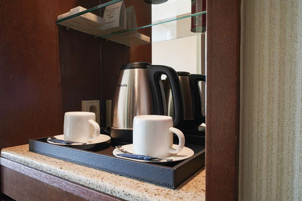 Best Western Premier Gangnam-guestroom-Guest Room,Guest Room Amenity,Safe,Indoor/Interior,On-Site.jpg