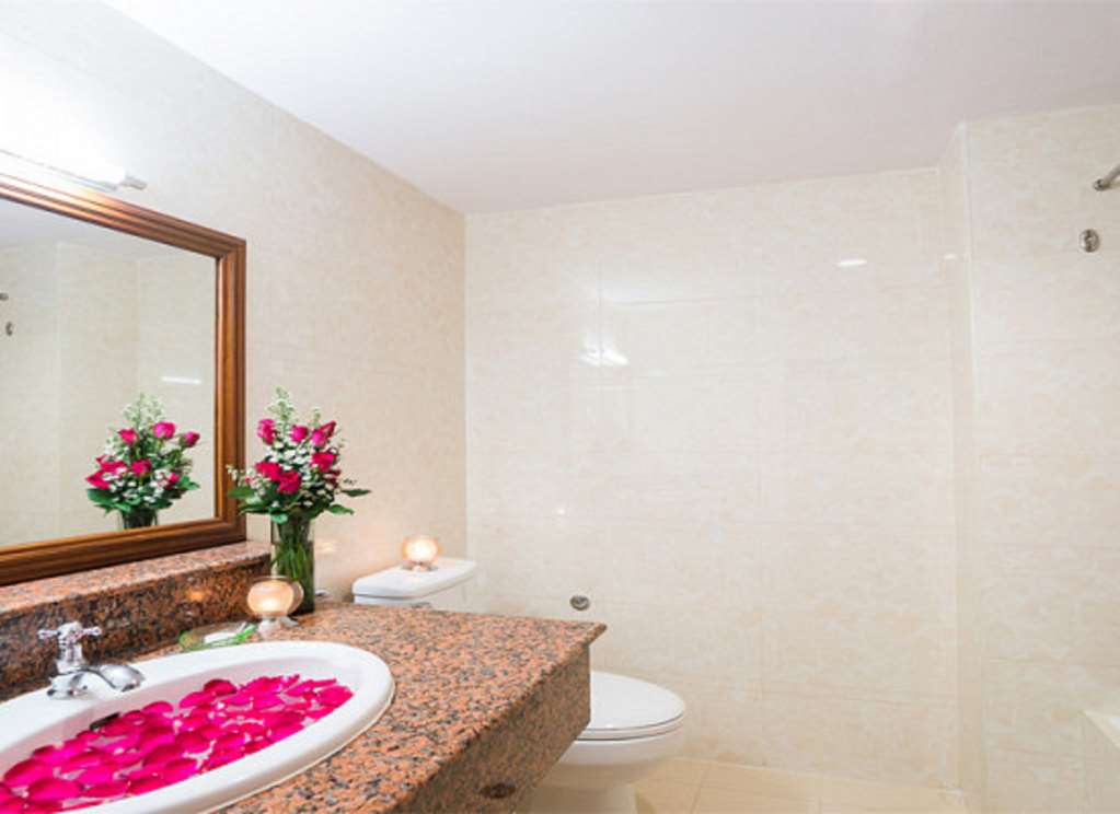 Best Western Green Hill Hotel-guestroom-Guest Room,Bathroom,On-Site.jpg