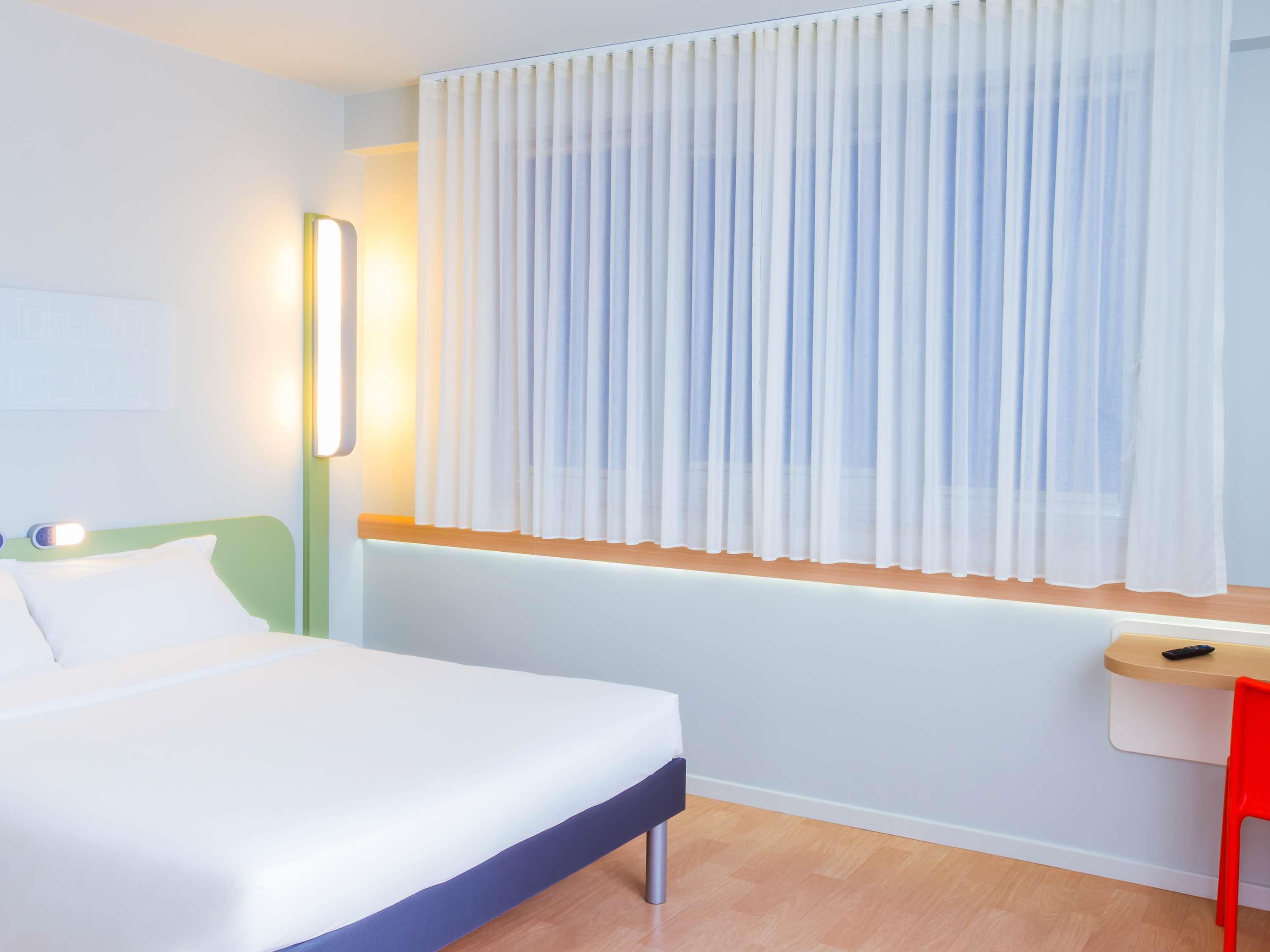 ibis budget Braga Centro - Tap to explore photos