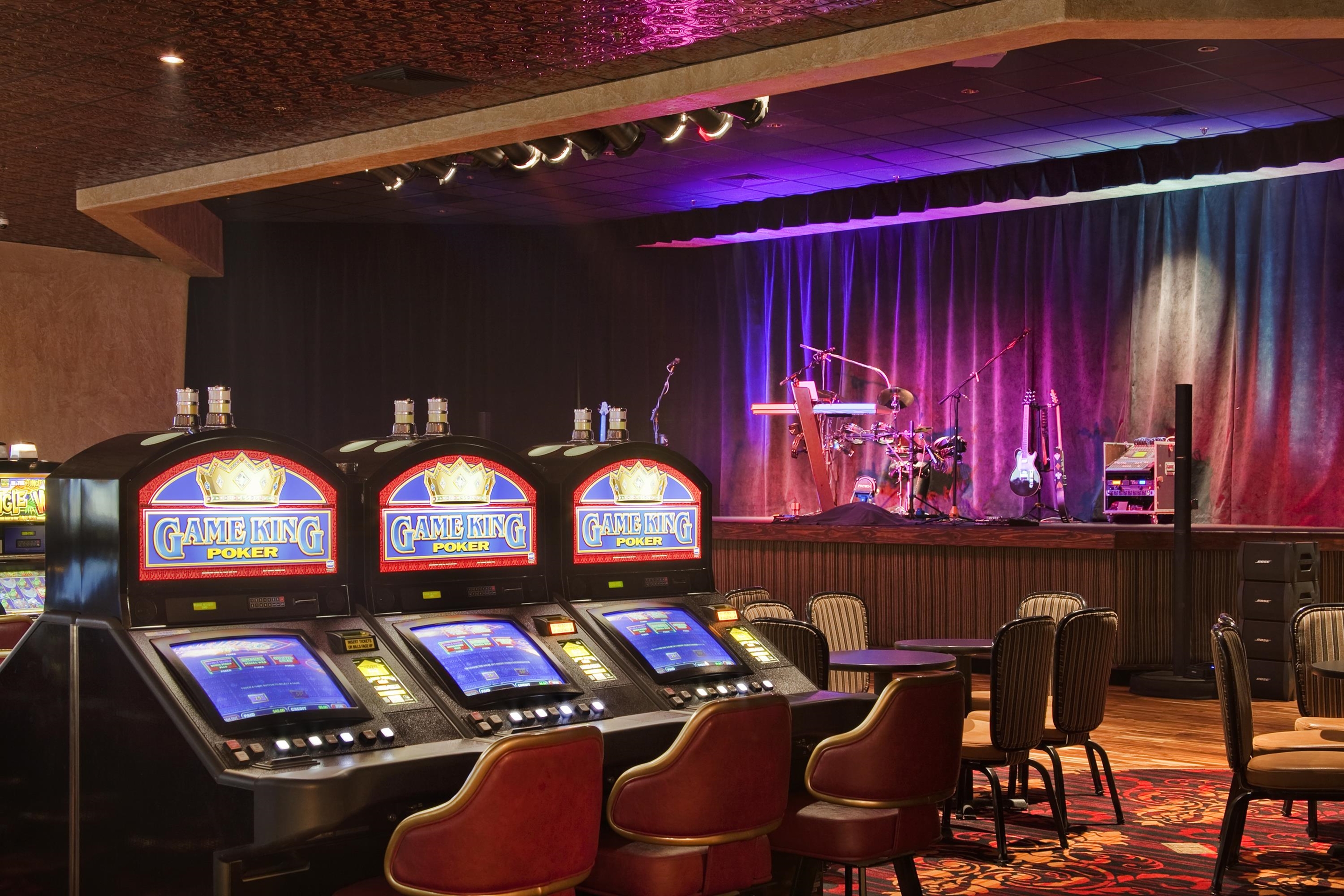 Show Lounge | Maverick Hotel and Casino by Red Lion Hotels