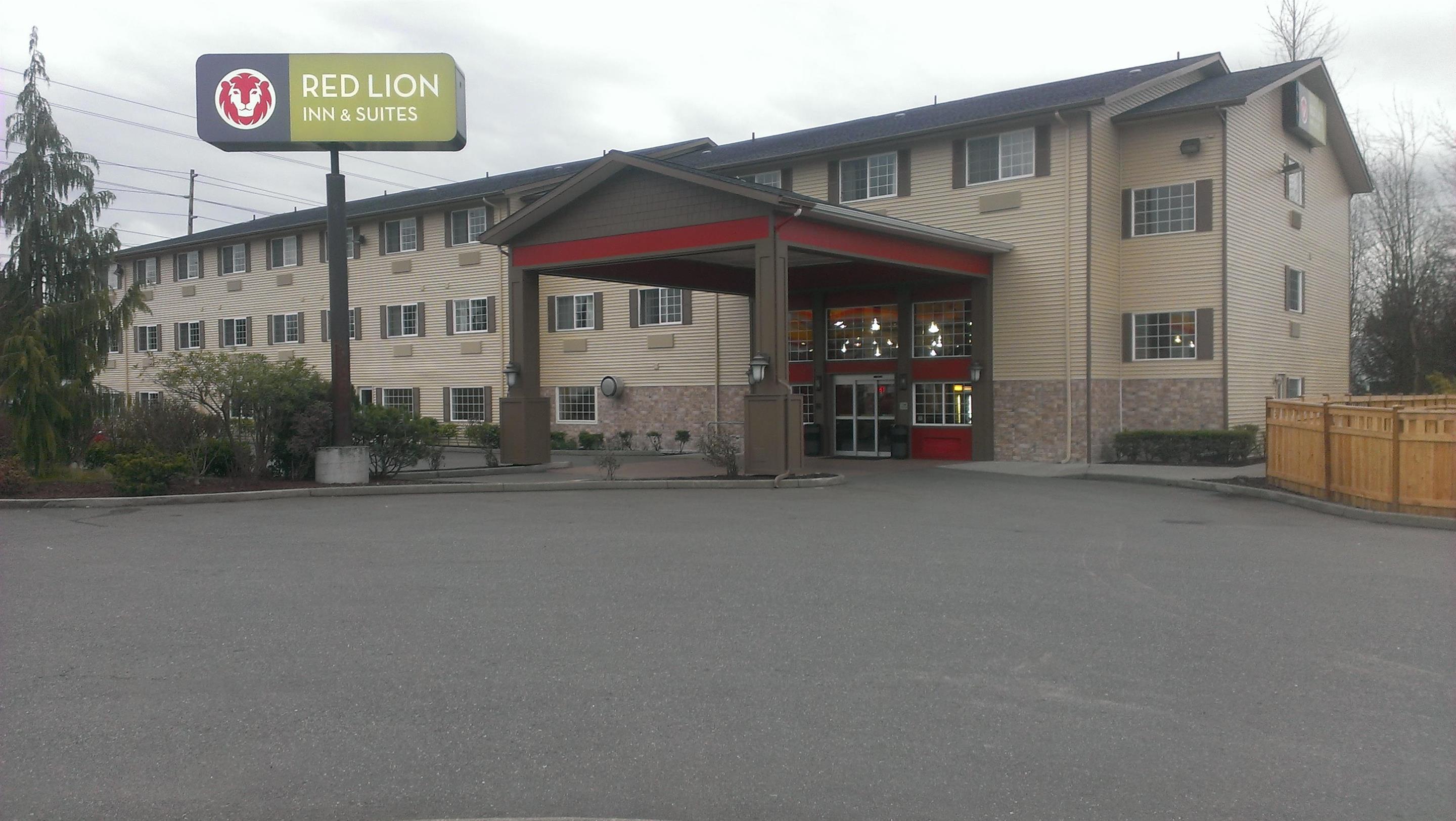 Exterior View | Red Lion Inn & Suites Kent - Seattle Area