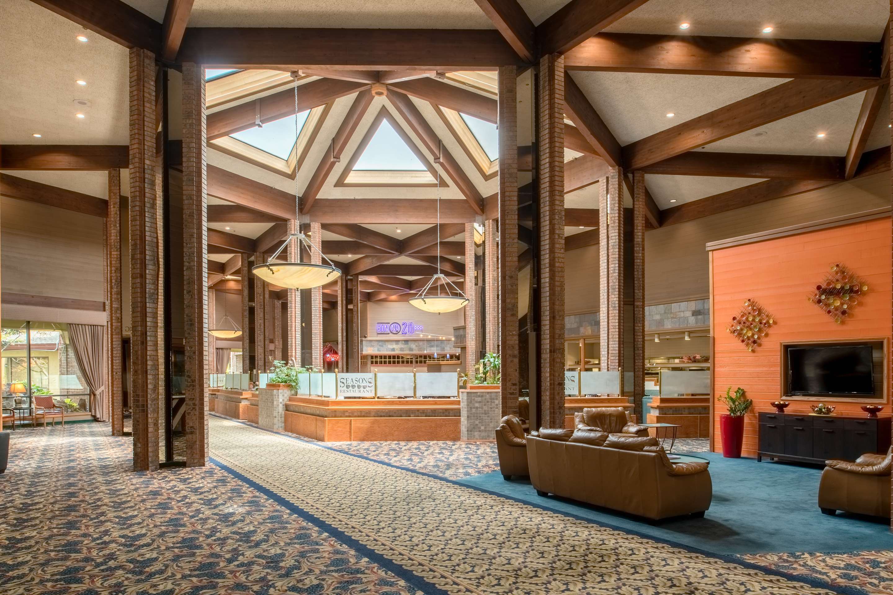 Pasco Hotel Lobby | Red Lion Hotel Pasco Airport & Conference Center