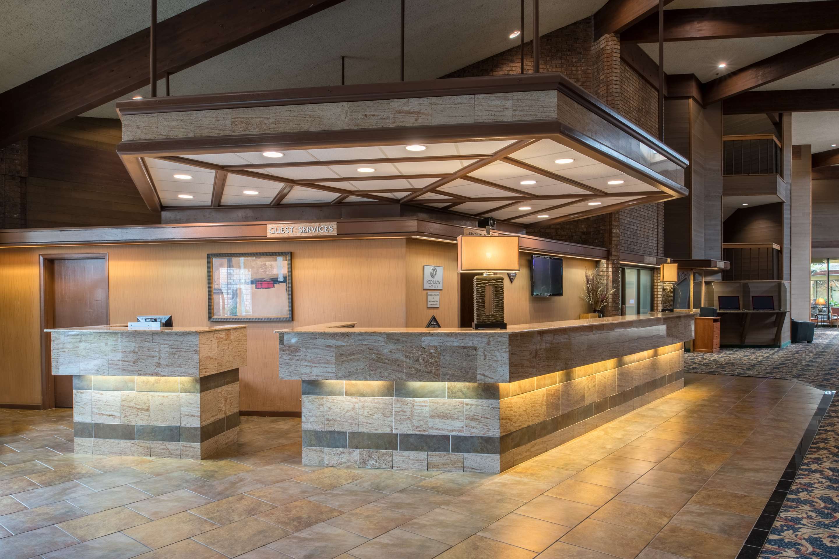Pasco Hotel Lobby | Red Lion Hotel Pasco Airport & Conference Center