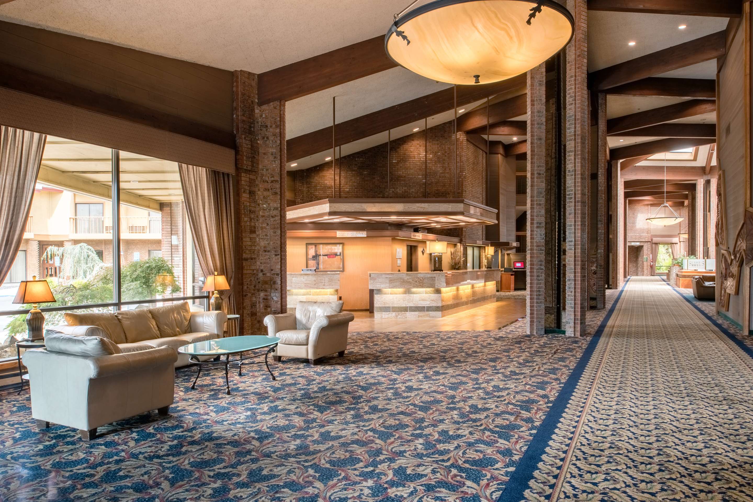 Pasco Hotel Lobby | Red Lion Hotel Pasco Airport & Conference Center