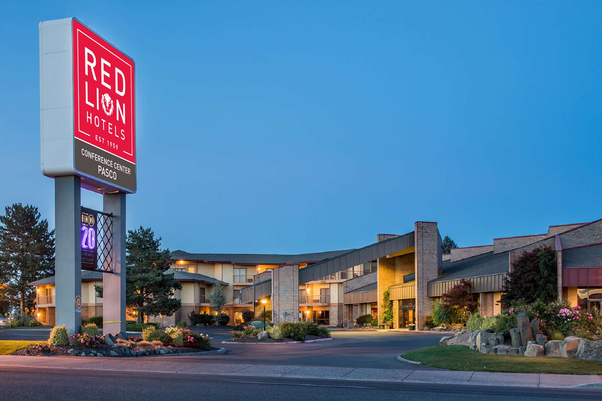 SON FRAN WSPSCO Exterior Sign Update | Red Lion Hotel Pasco Airport & Conference Center