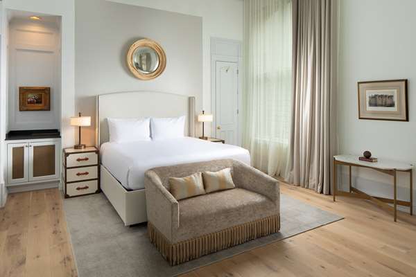 Suite - Driskill Hotel Austin - I-35, Exit 234B