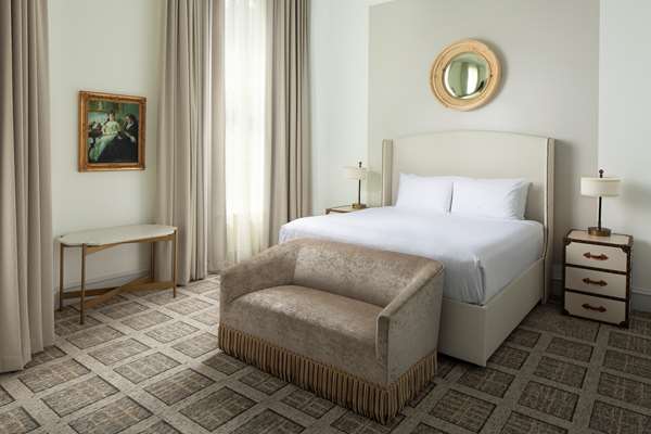 Suite - Driskill Hotel Austin - I-35, Exit 234B