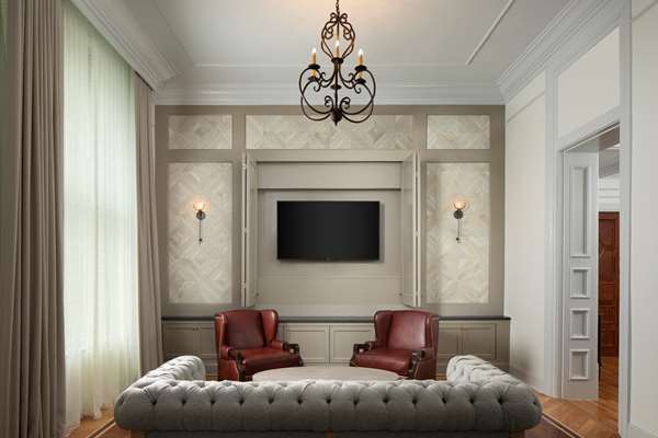 Suite - Driskill Hotel Austin - I-35, Exit 234B