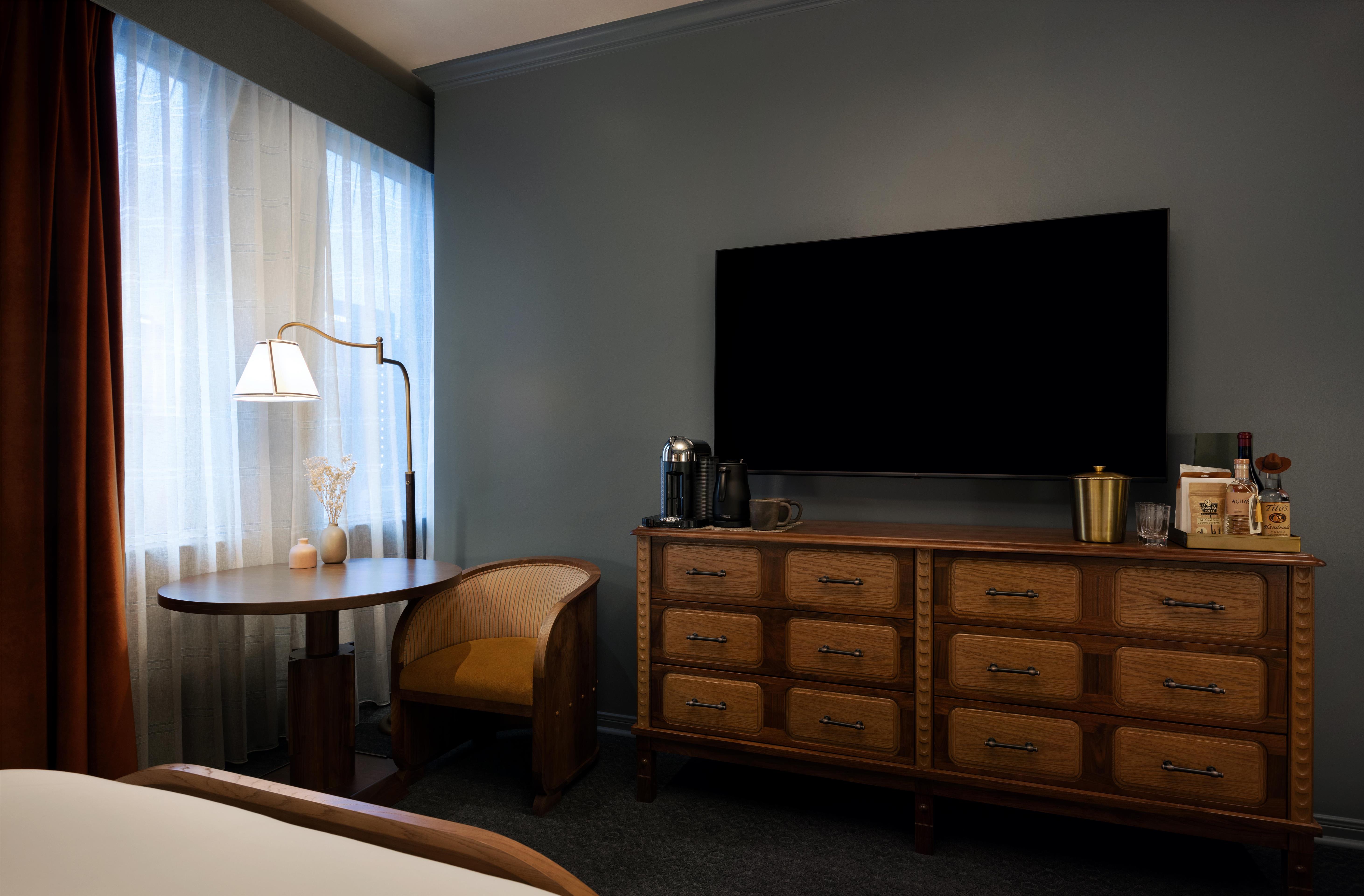 The Driskill, in The Unbound Collection by Hyatt Room Type - Room, 1 King Bed, Accessible Bathtub