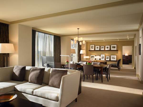 Suite - Hyatt Regency Hotel Bellevue - I-405, Exit 13B