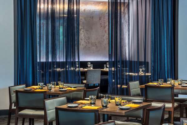 Restaurant - Hyatt Regency Hotel McCormick Place Chicago - I-55, Exits 293C & 293D