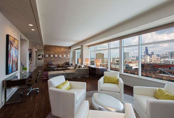 Suite - Hyatt Regency Hotel McCormick Place Chicago - I-55, Exits 293C & 293D