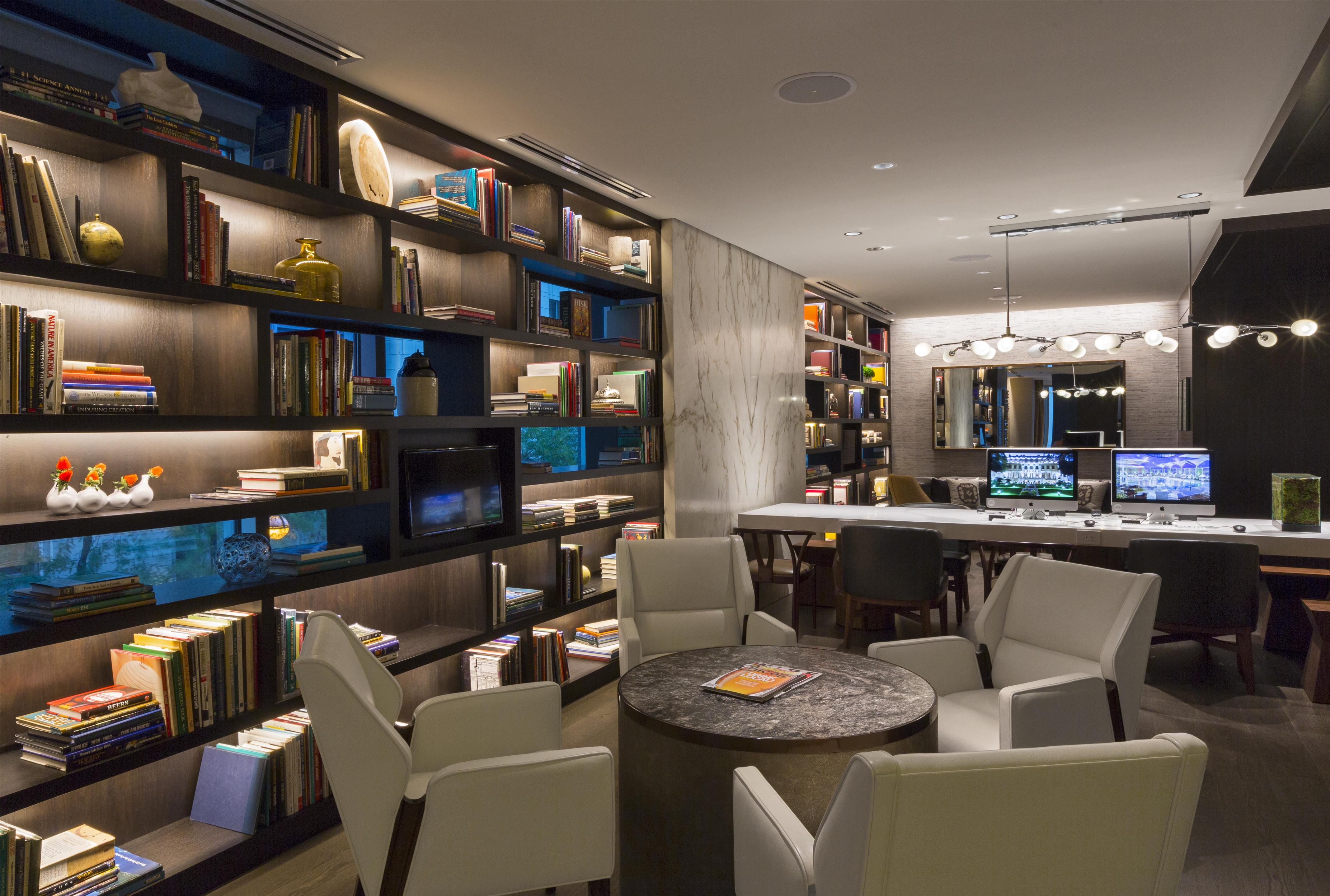 Bar Lounge | Hyatt Centric Chicago Magnificent Mile