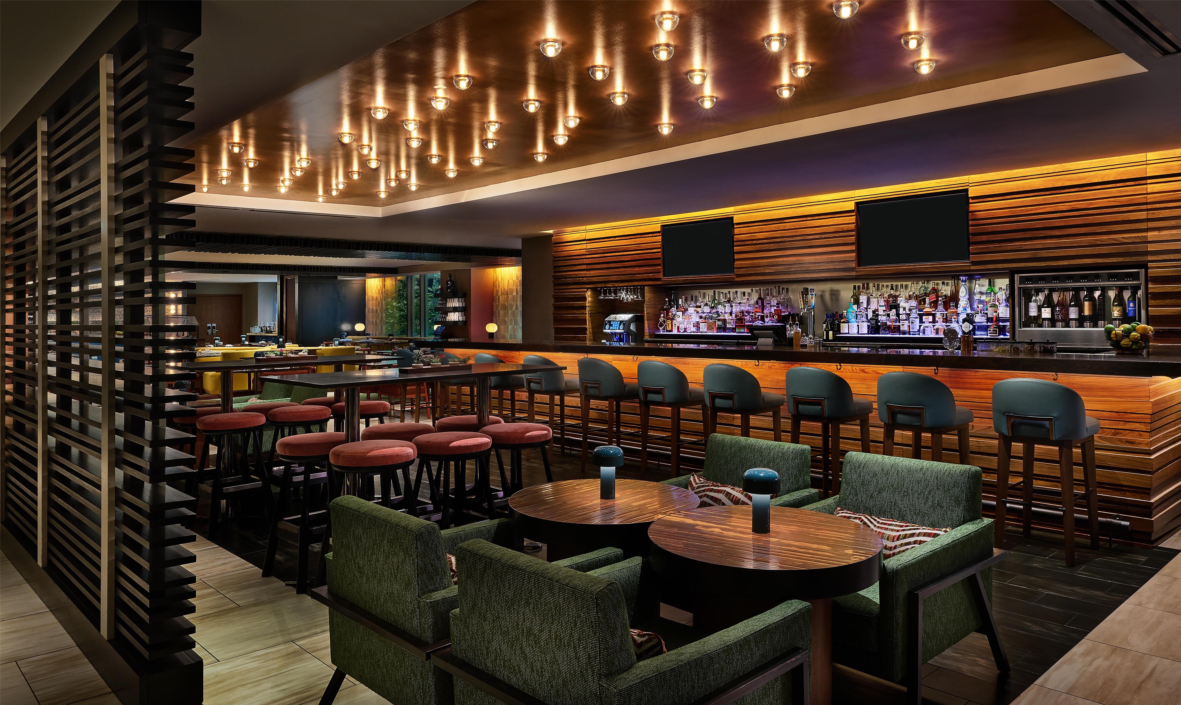 Bar Lounge | Hyatt Centric Chicago Magnificent Mile