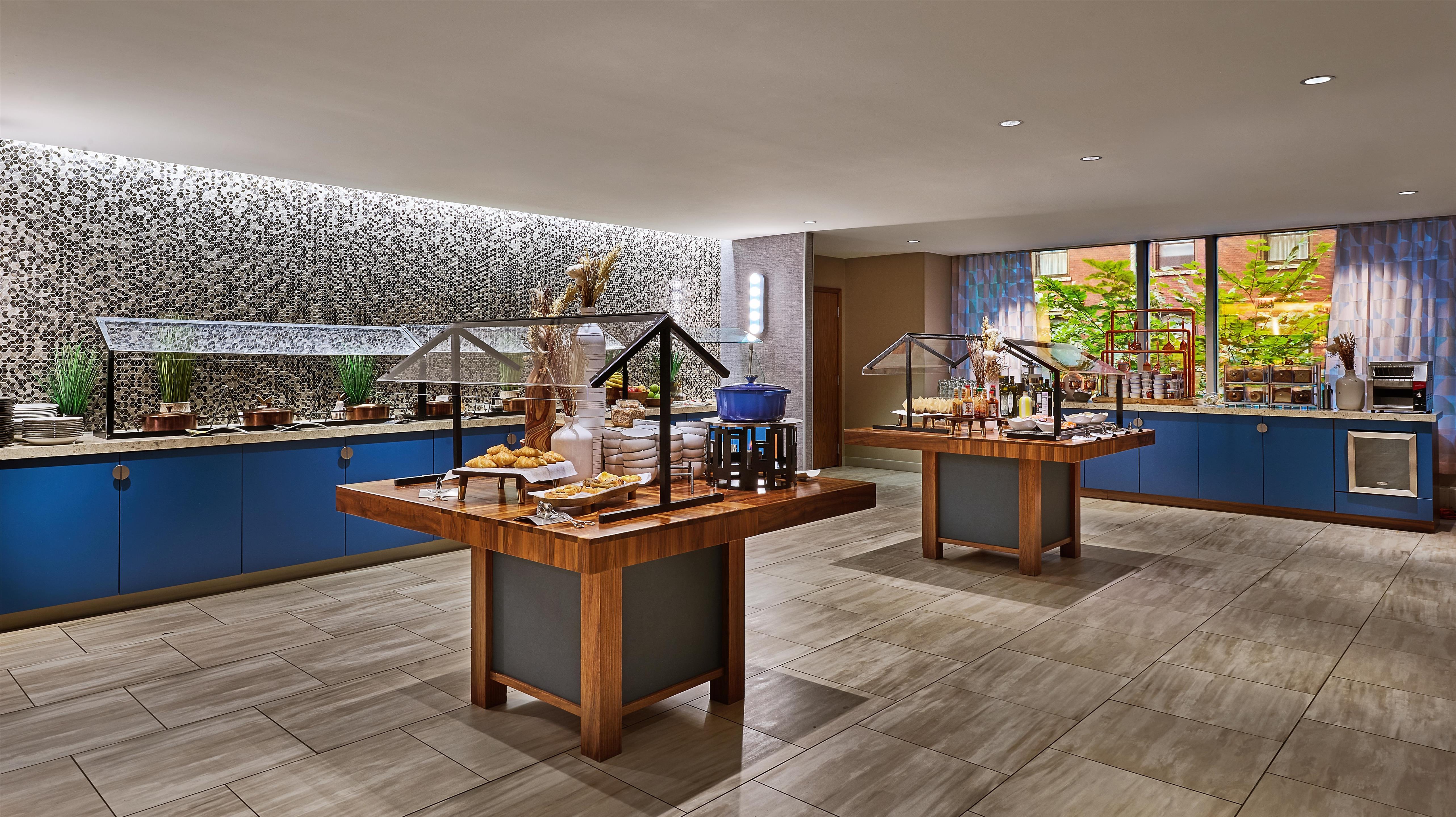 Breakfast Area | Hyatt Centric Chicago Magnificent Mile