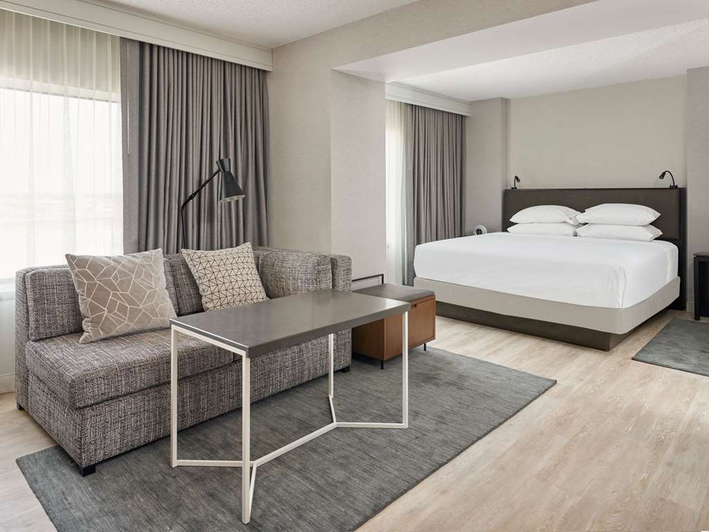 HYATT REGENCY DEERFIELD-guestroom-Guest Room,On-Site.jpg
