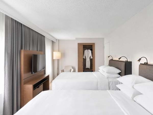 Suite - Hyatt Regency Hotel Deerfield - I-94, Exit 24