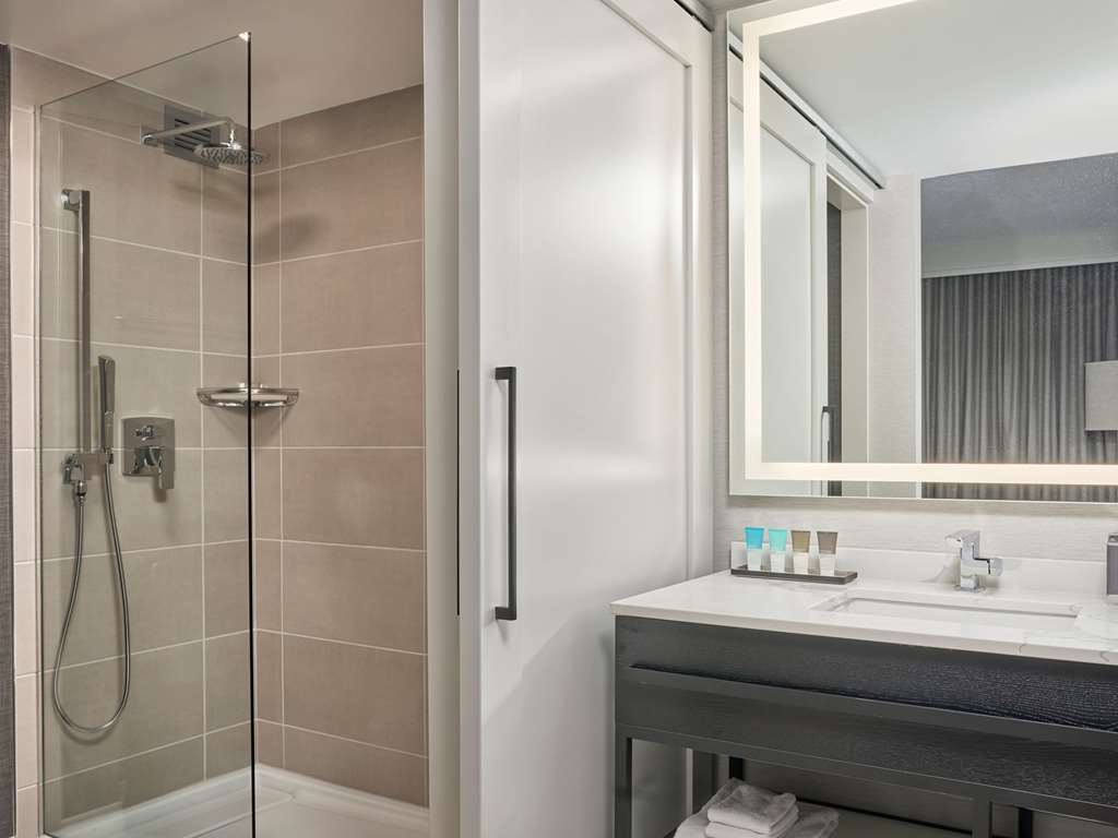 HYATT REGENCY DEERFIELD-guestroom-Guest Room,Bathroom,On-Site.jpg