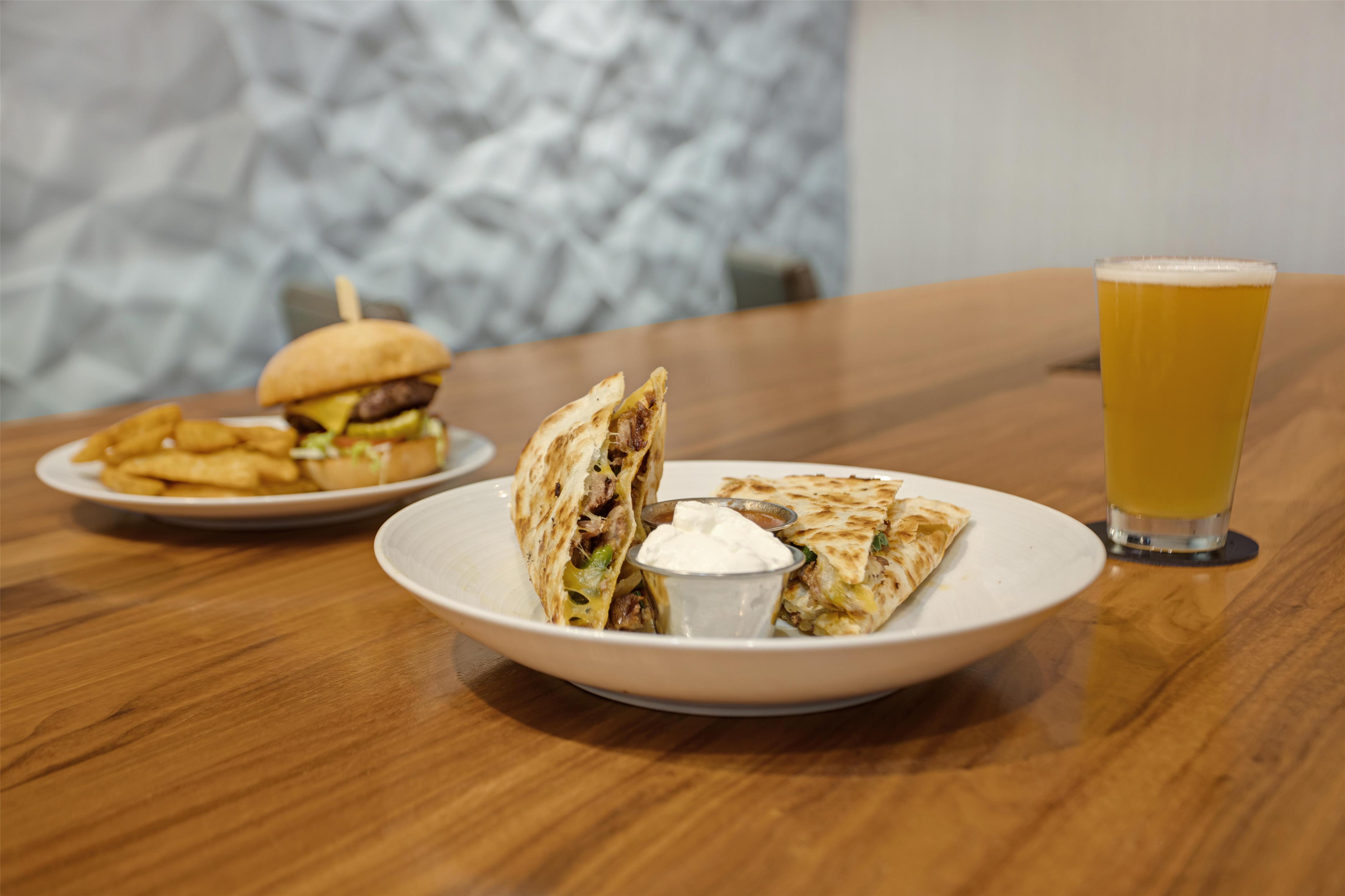 Restaurant | Hyatt Regency DFW International Airport