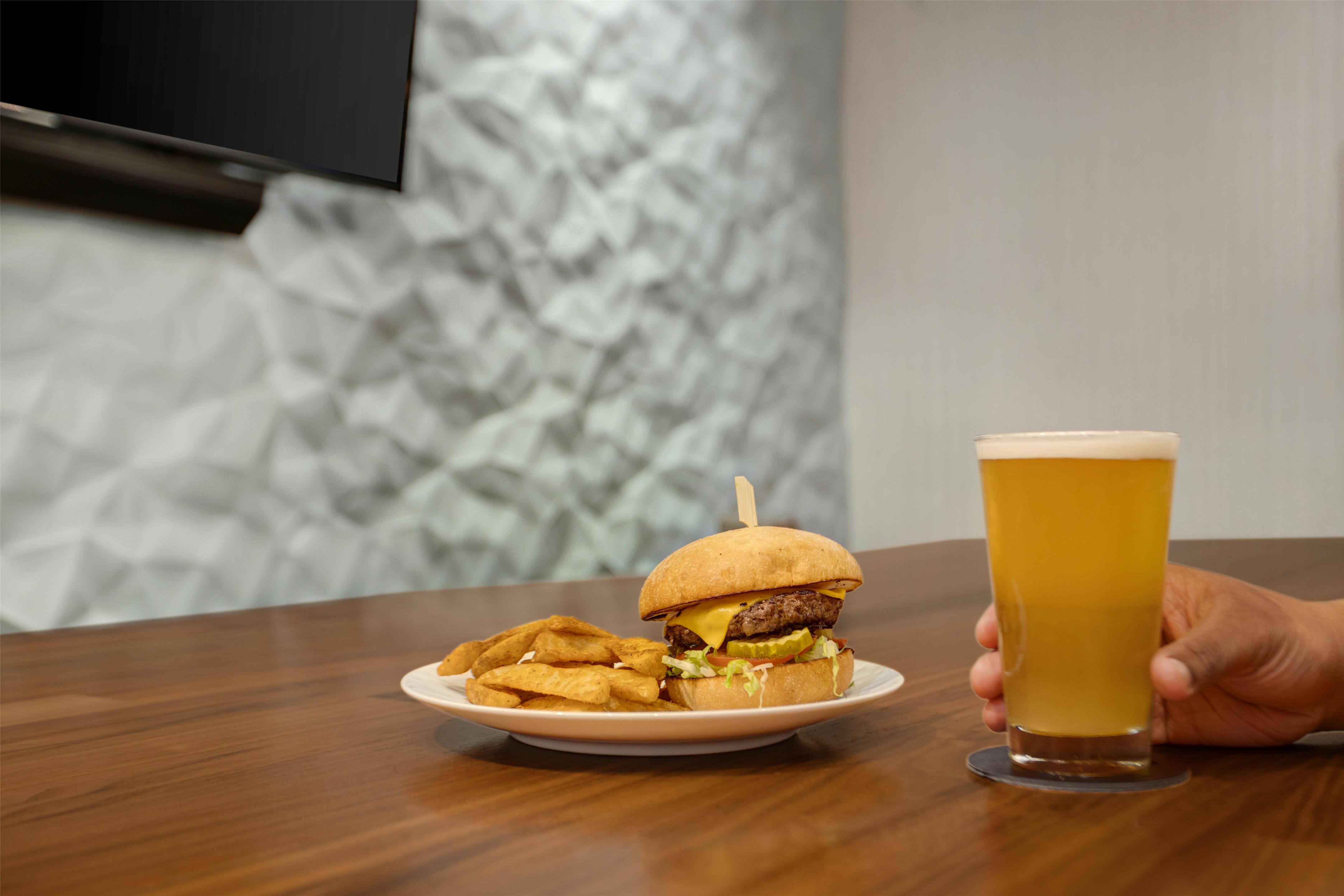 Restaurant | Hyatt Regency DFW International Airport