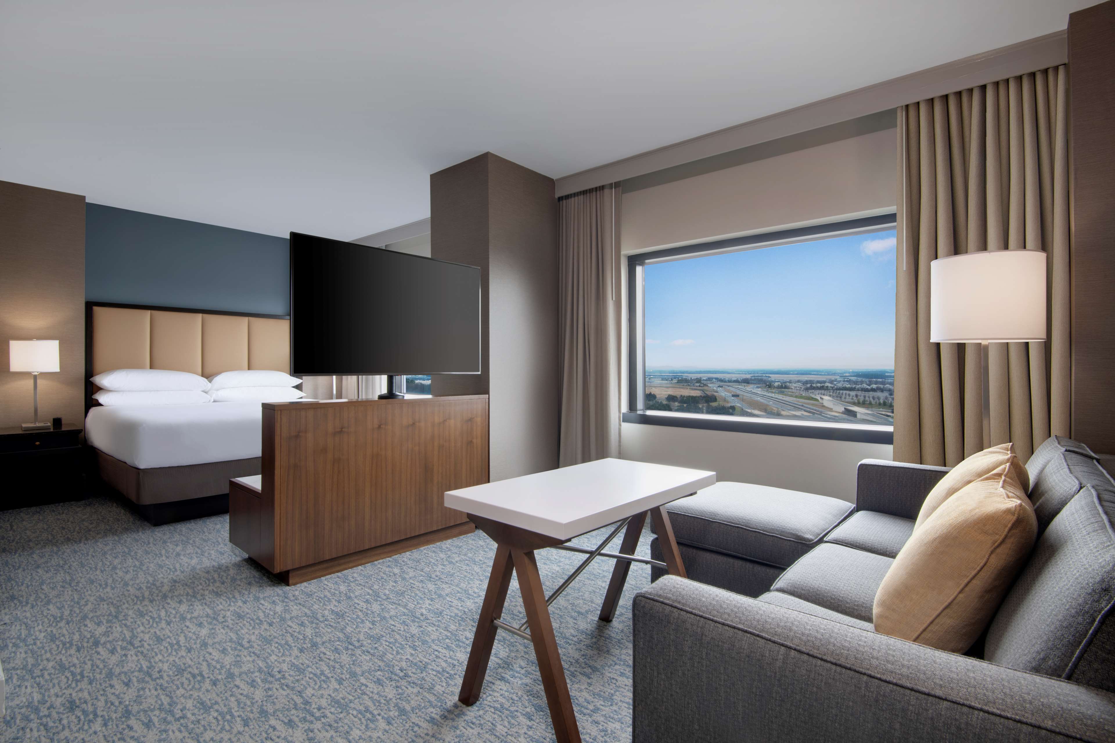 Hyatt Regency Dulles Room Type - 1 King Bed