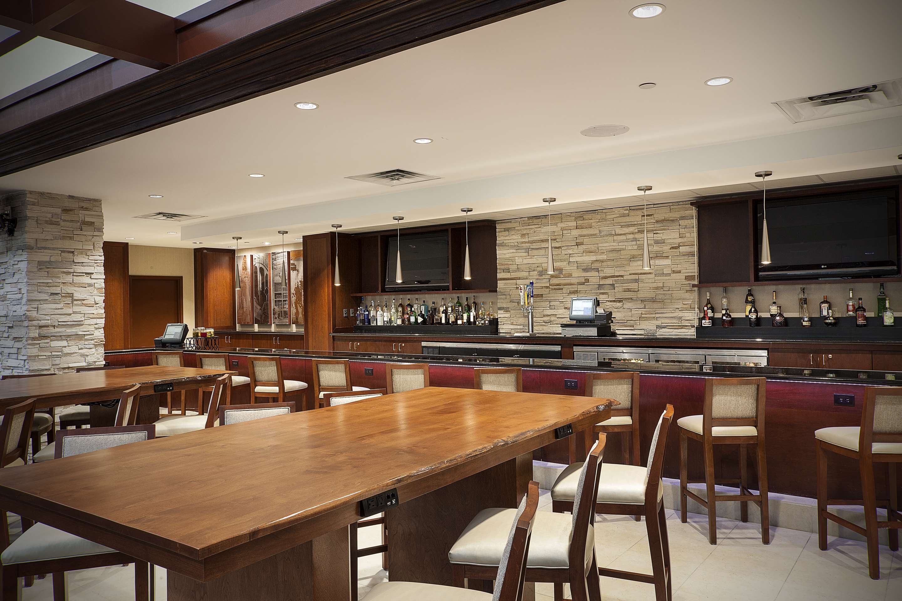 Bar Lounge | Hyatt Regency Houston Intercontinental Airport