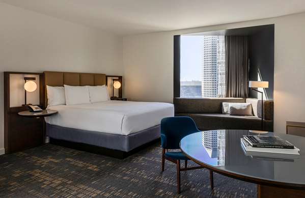 Suite - Hyatt Regency Hotel Houston - I-45, Exits 47A & 47D